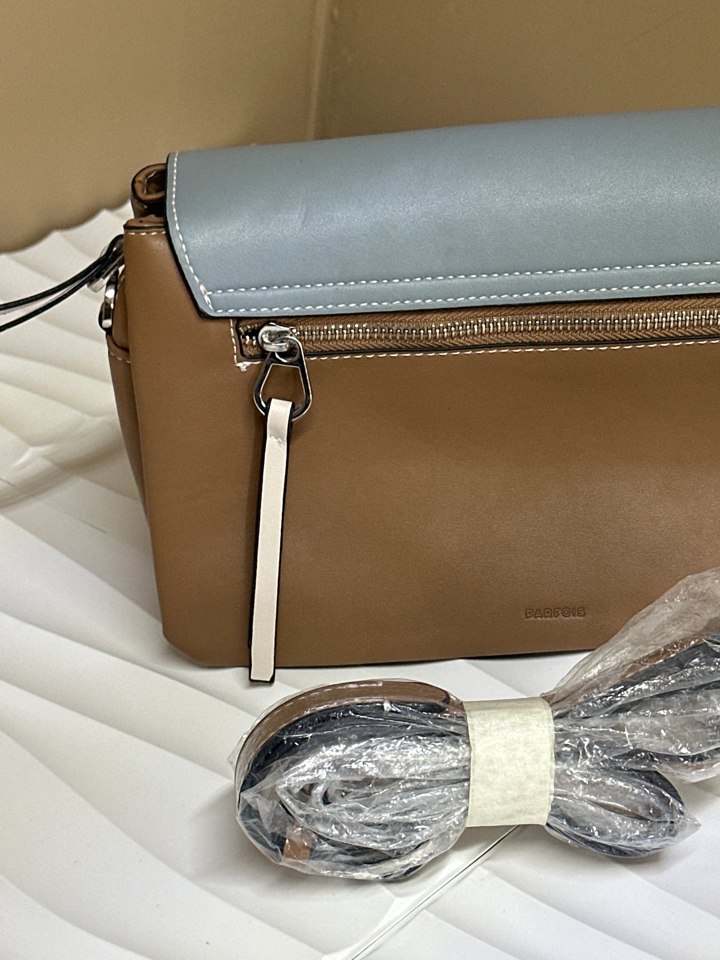 Parfoís Cross Body Bag