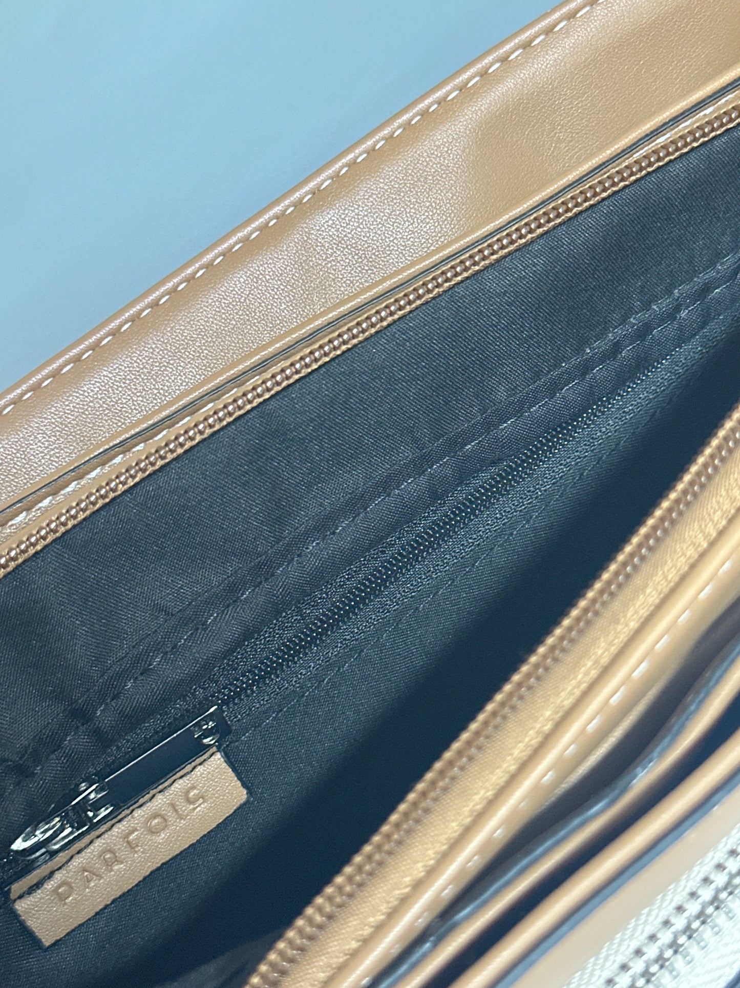Parfoís Cross Body Bag